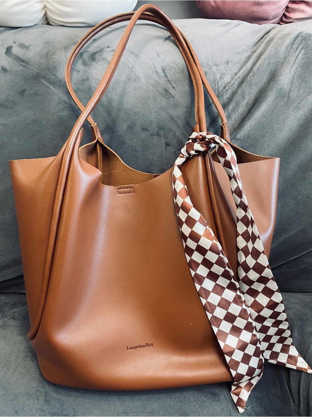 Women's Classic Tote Bag in Cognac Brown